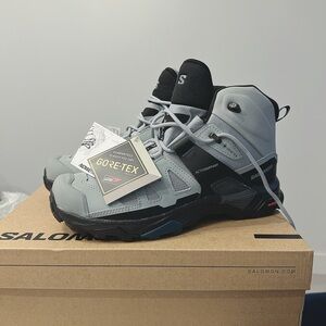 BNIB·Salomon GTX women hiking shoe waterproof